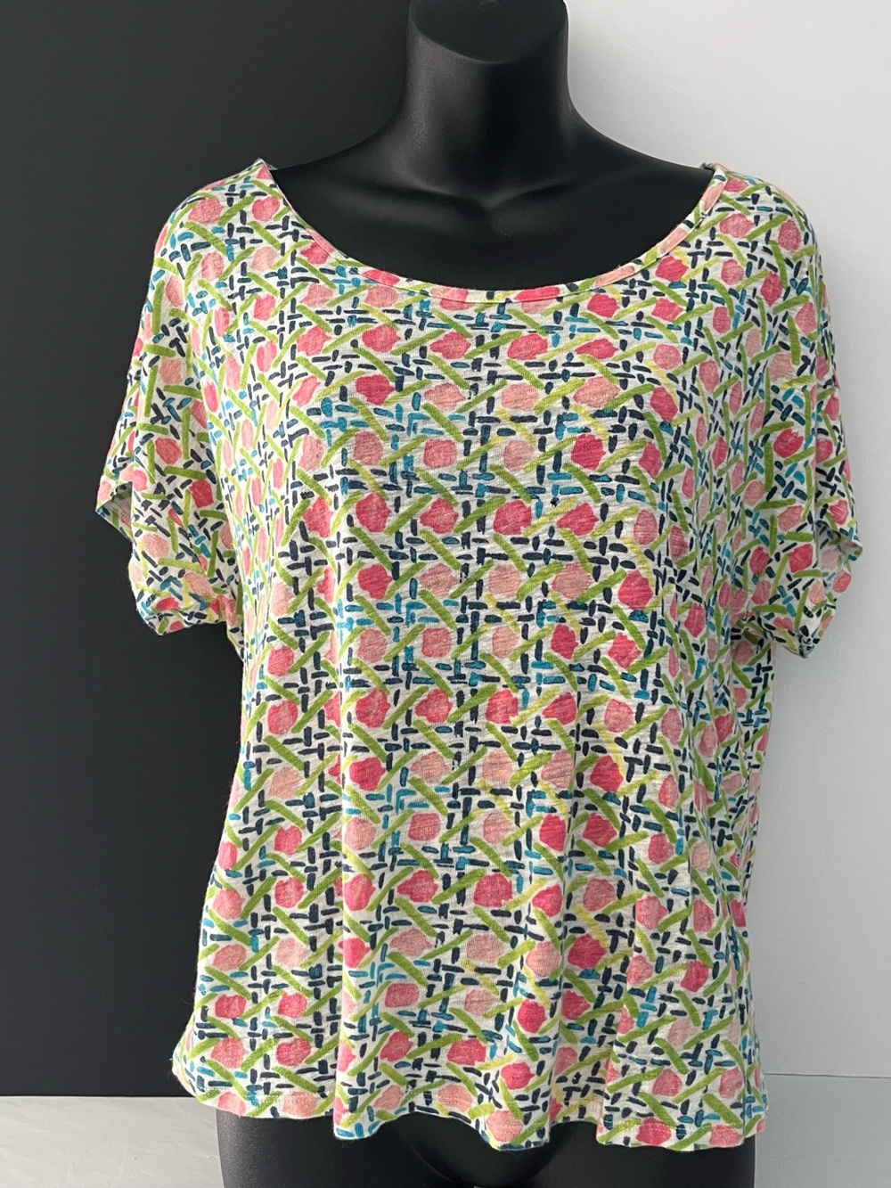 Tommy Bahama Pink & Green Geometric Floral Scoop Neck Tee
